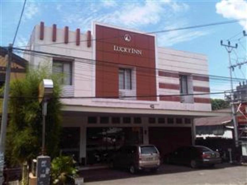 Hotel Lucky Inn Manado Exterior photo