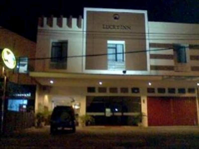 Hotel Lucky Inn Manado Exterior photo